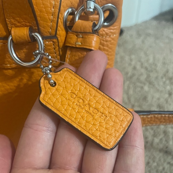 Coach purse that can also be a miniature backpack - Picture 6 of 11